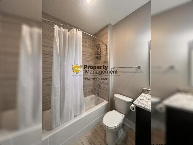 Building Photo - Downtown Indy Townhome!