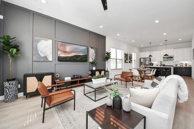 Building Photo - 2524 Live Oak St