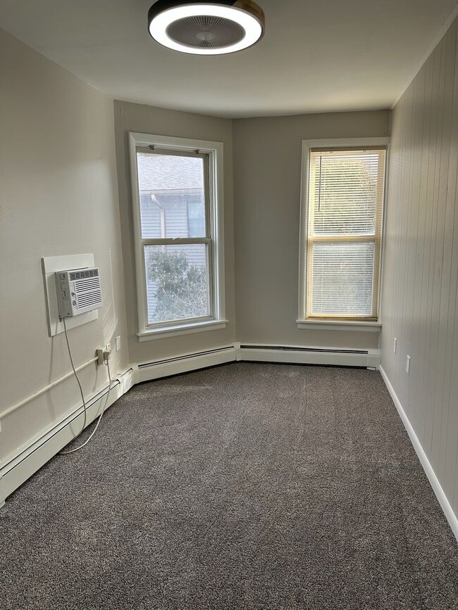 Building Photo - 636 S Johnson St