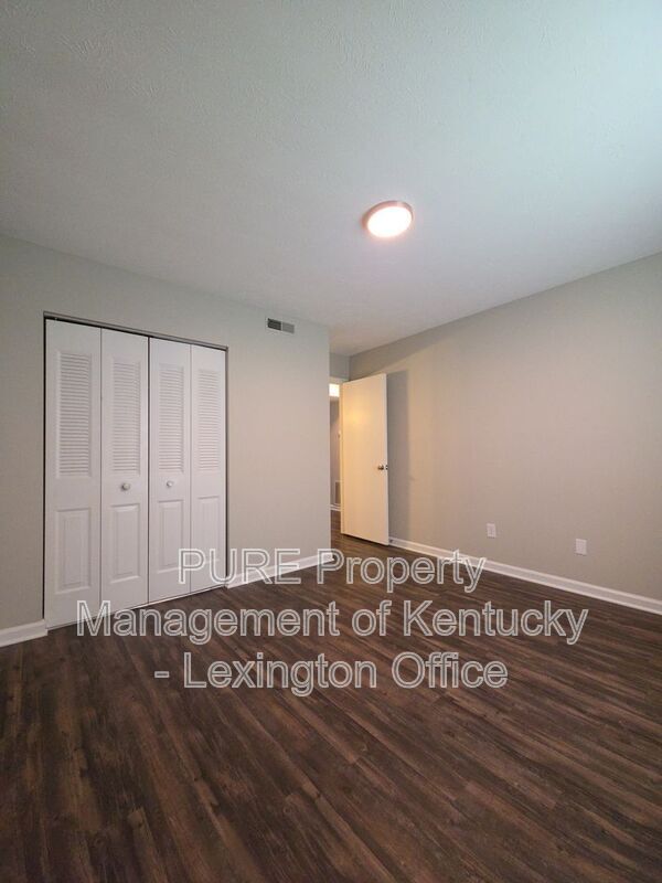 Building Photo - 3793 Camelot Dr