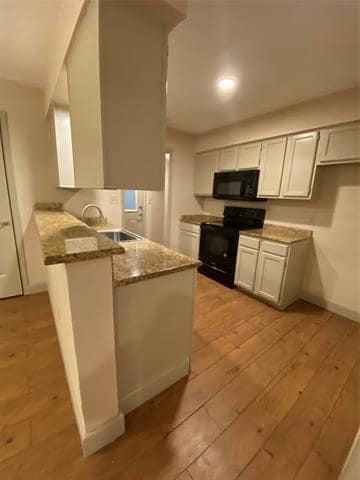 Building Photo - 10151 Camelot Dr