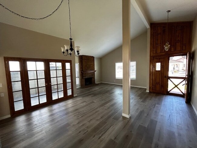 Building Photo - DON'T MISS OUT! HOME AVAILABLE BEGINNING OF MAY