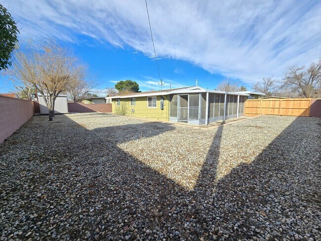 Building Photo - 2010 W Lumber St