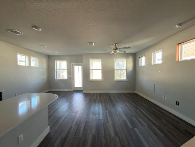 Building Photo - 7312 Acela Trl