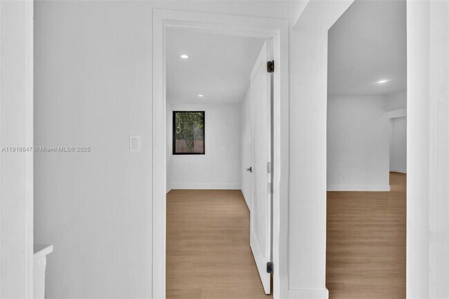 Building Photo - 1123 NE 1st Ave.