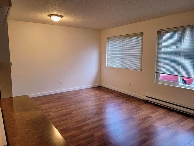 Building Photo - Ethyle Manor - Room for rent