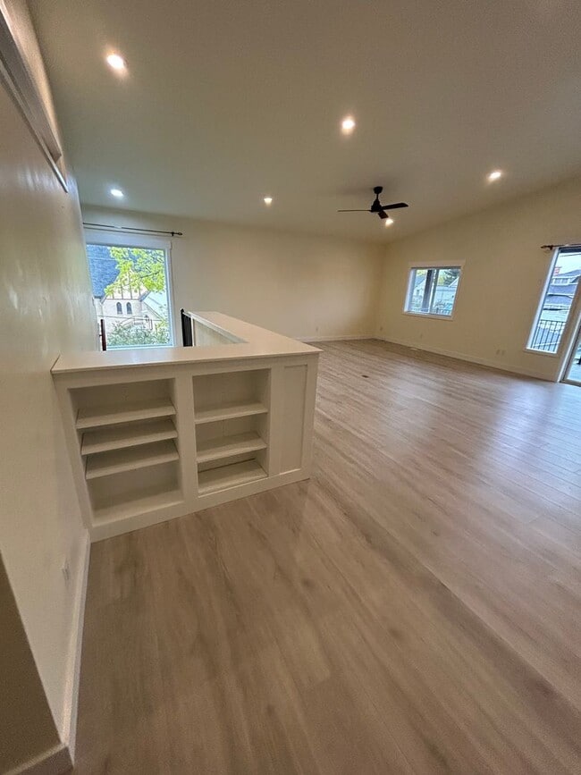 Building Photo - 2 Bedroom | 2 Bathroom Upstairs Duplex