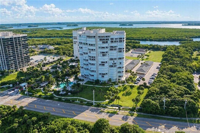 Building Photo - 5051 N Hwy A1A