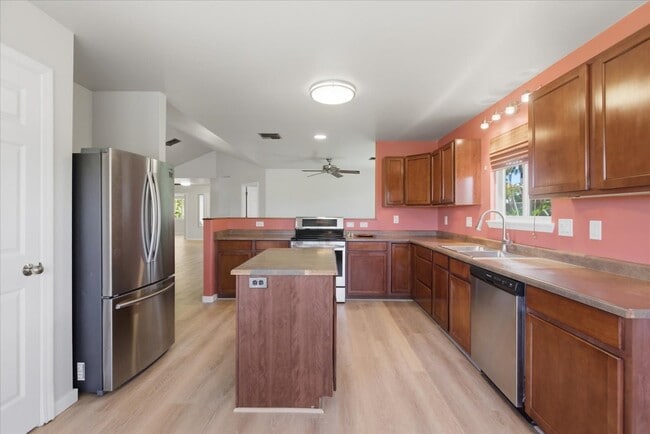 Building Photo - 770 Alulike St
