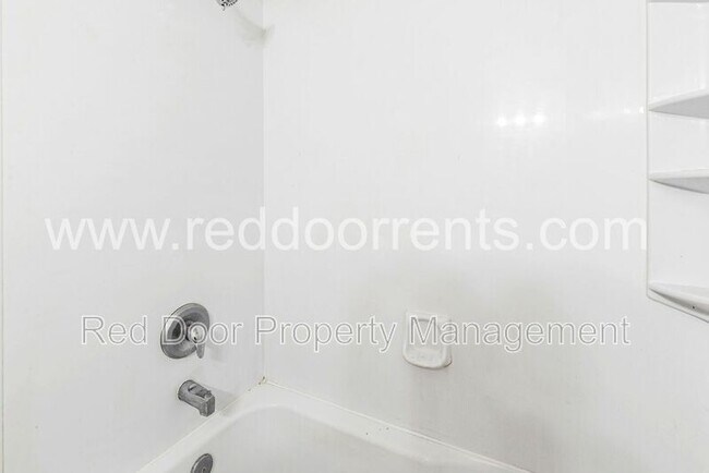 Building Photo - 5904 Beau Jardin Dr
