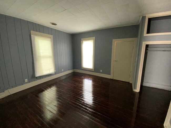 Building Photo - 526 Harvey St