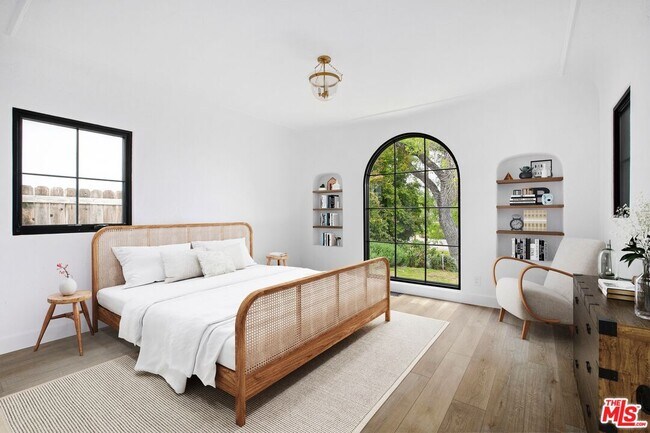 Building Photo - 10525 Cushdon Ave