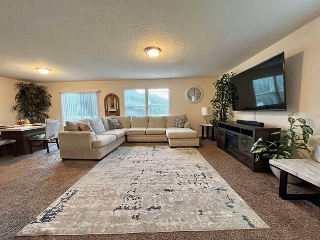 Building Photo - 124 Cody St