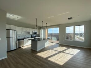 Building Photo - Terrace Point