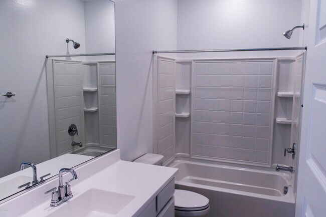 Building Photo - 1106 E Weatherby Way