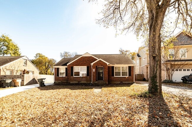 Primary Photo - 3Bed/2Bath home in Whitebridge