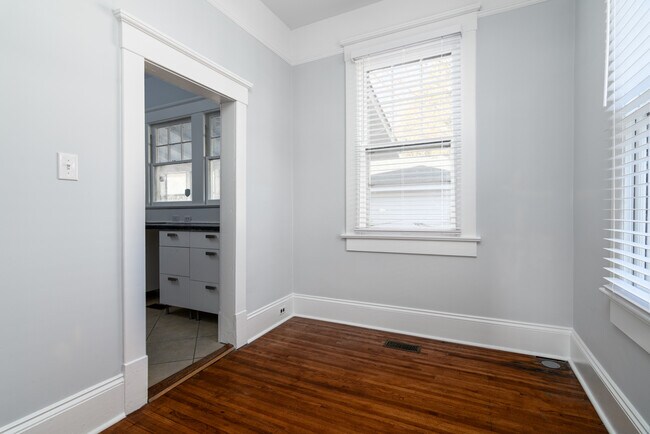 Building Photo - 1002 S Fulton St