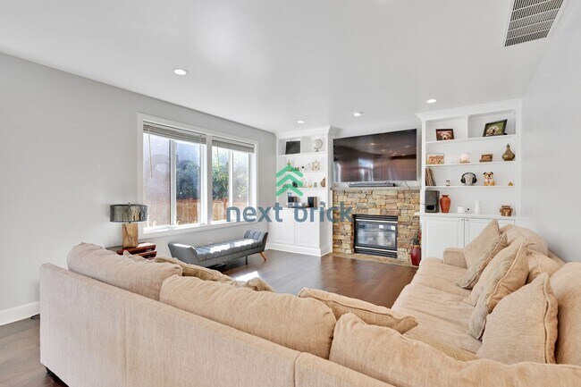 Building Photo - 4 BED & 3 BATH SINGLE FAMILY HOUSE FOR RENT