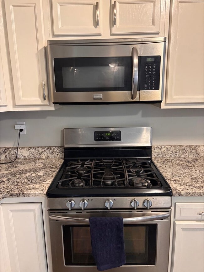 Building Photo - BEAUTIFUL, MOVE-IN READY HOME IN CHEAT CROSSING! - Available on 6/4/2026