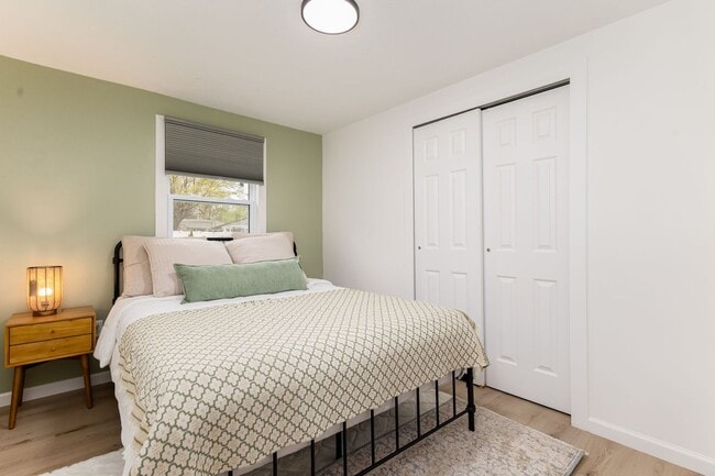 Building Photo - 834 Woodcliff Dr