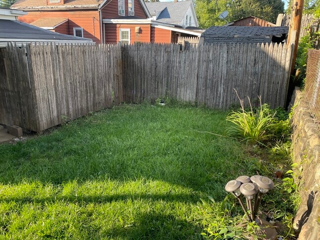 Building Photo - 84 Bridge St