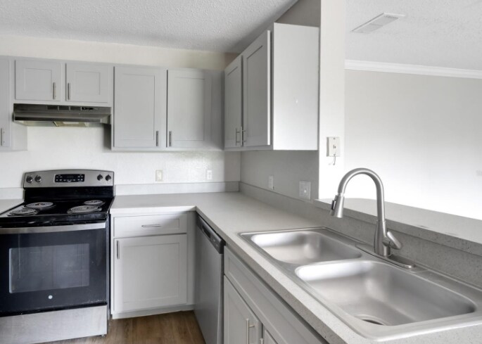 Building Photo - 4295 Summer Landing Dr