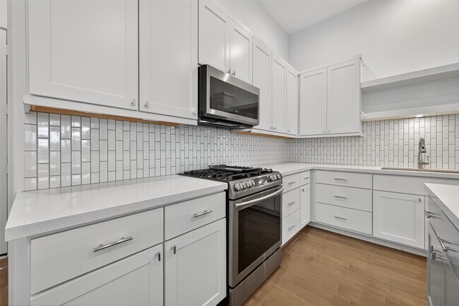 Building Photo - 4402 Schuler St
