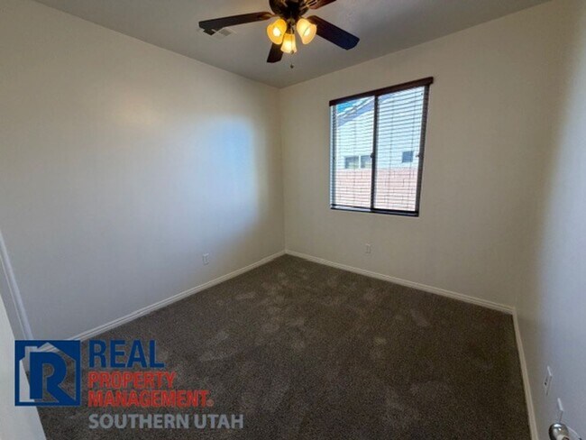 Building Photo - Beautiful Coral Canyon Home