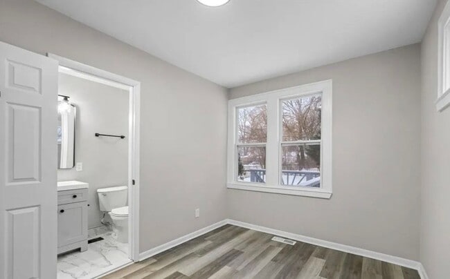 Building Photo - Come see your new home!