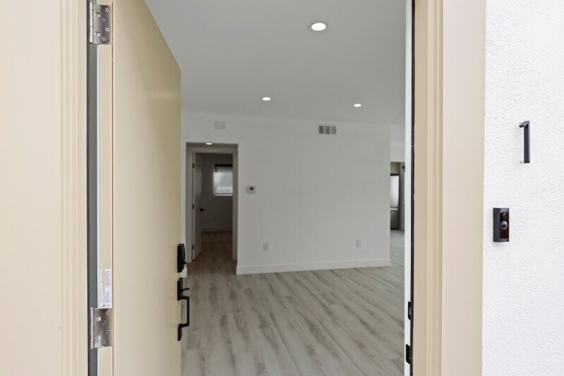 Building Photo - 2034 S Garth Ave