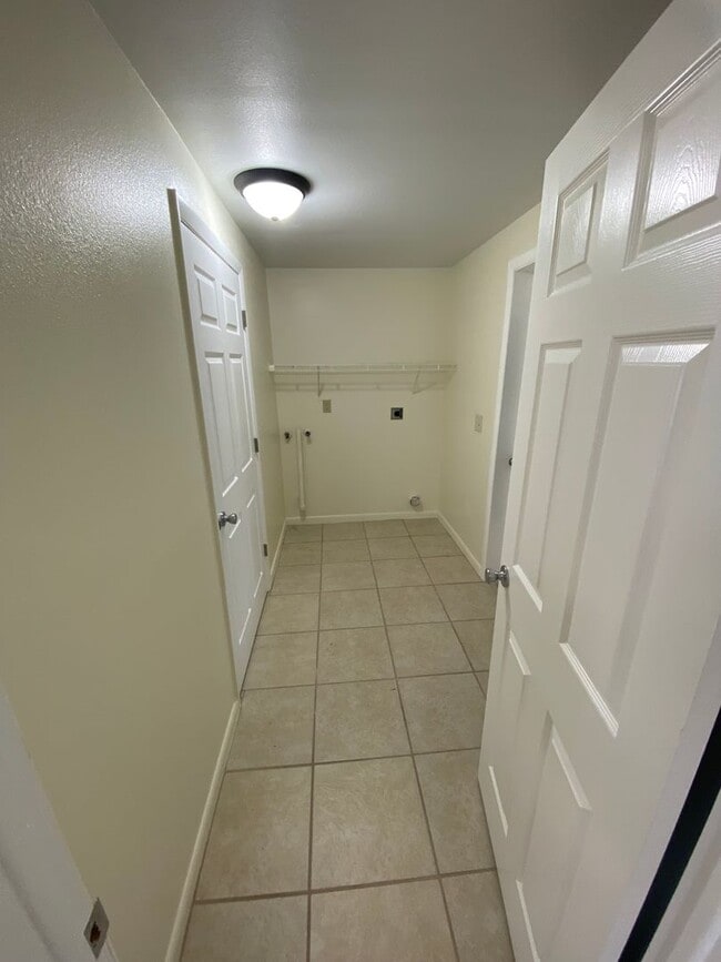 Building Photo - 2/2 in Orange City