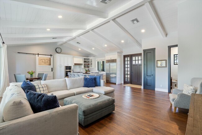 Building Photo - 940 Greenbriar Dr