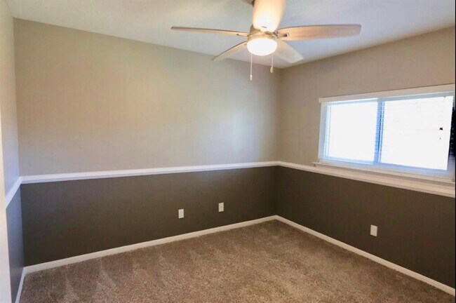 Building Photo - 15815 Pilgrim Hall Dr
