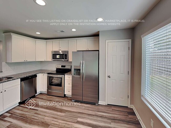 Building Photo - 716 Raindrops Rd