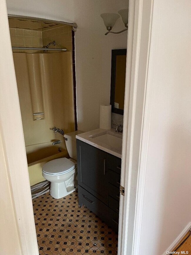 Building Photo - 185 Lamberts Ln