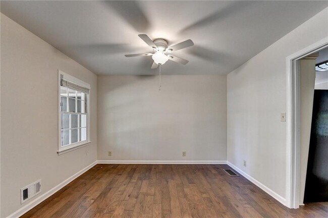 Building Photo - 478 Dorsey Cir SW