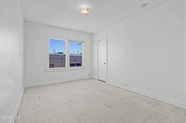 Building Photo - 3418 Frankfort Ave