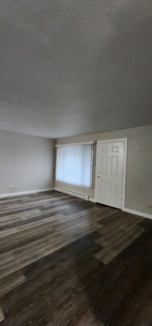 Building Photo - $500 MOVES YOU IN - 2 Bedroom on 18th Ave in Albany - Pet Friendly