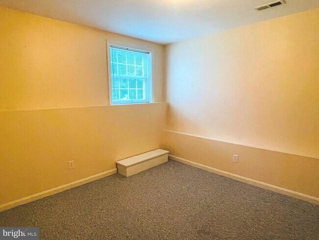 Building Photo - 9 Scarlet Oak Cir
