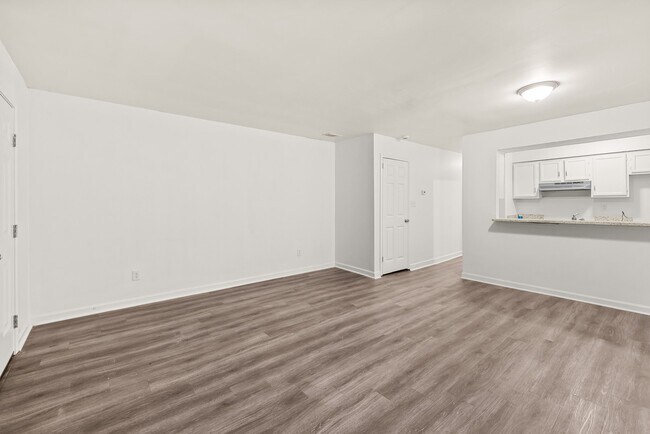 Building Photo - 648 Valley Crest Dr