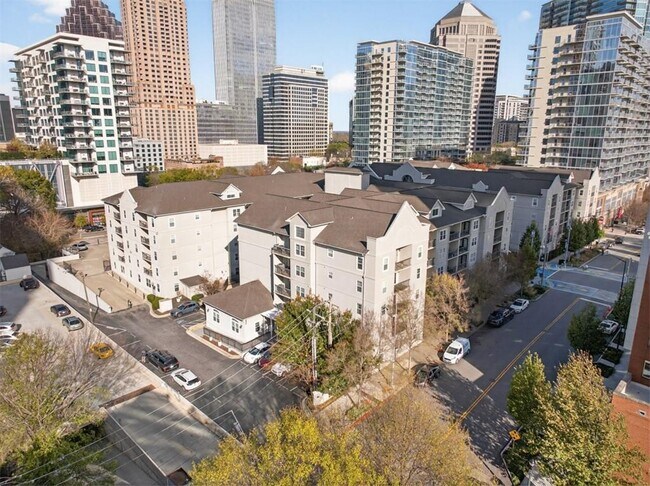 Building Photo - 1075 Peachtree Walk NE