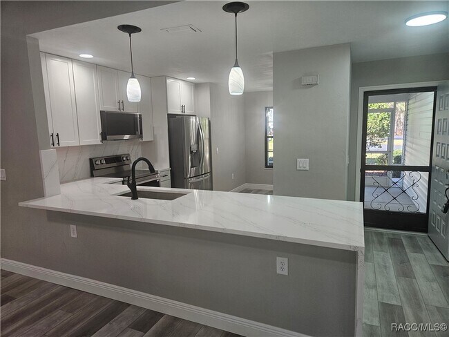 Building Photo - 2320 N Hendry Point