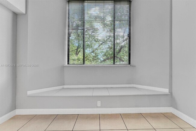 Building Photo - 15575 N Miami Lakeway