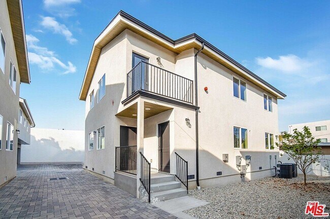 Building Photo - Saticoy Villas