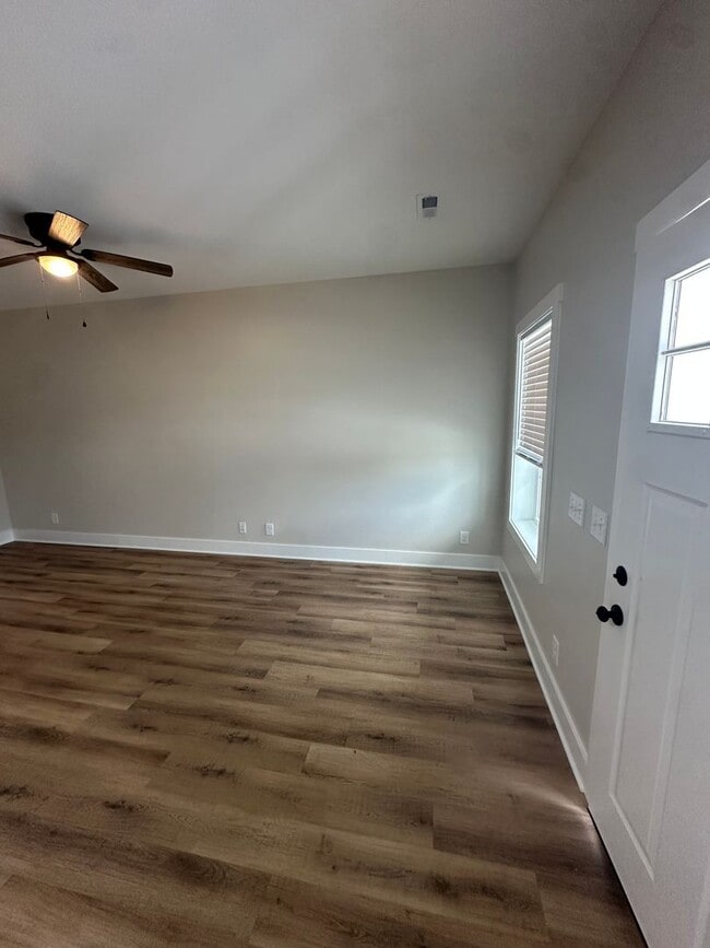 Building Photo - BRAND NEW 3 Bedroom Apartment in Shelbyville!