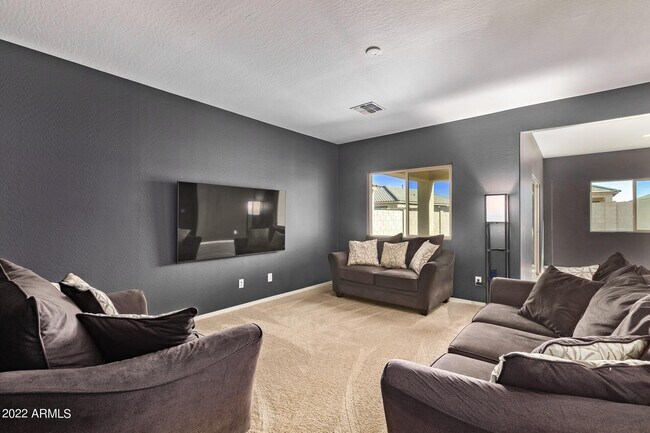 Building Photo - 43721 W Acacia Ave