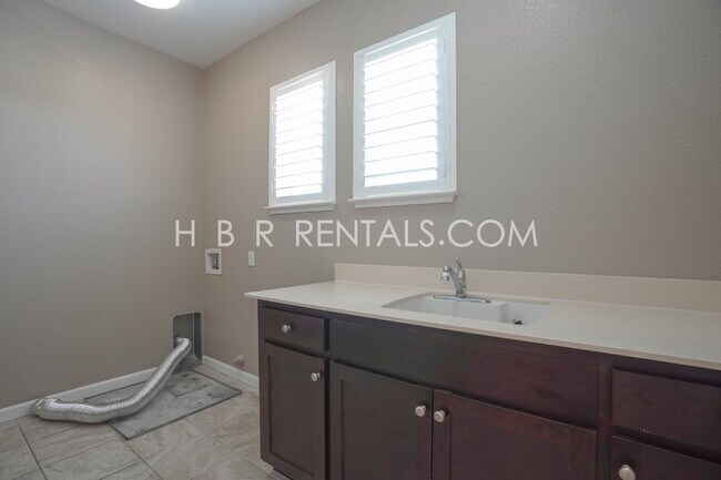 Building Photo - 906 River Bend Dr