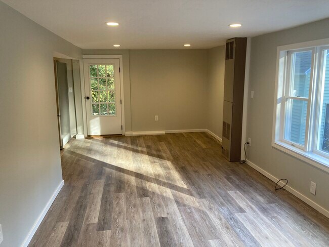 Building Photo - 48 Grove St