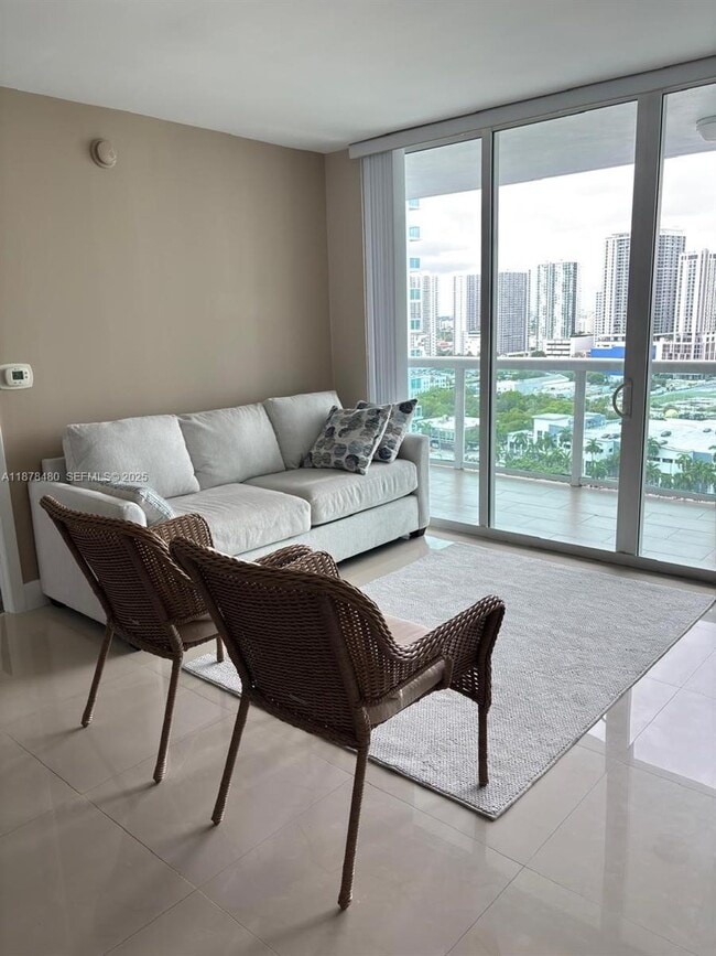 Building Photo - 1800 N Bayshore Dr