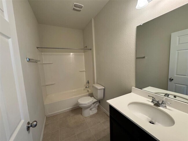 Building Photo - 250 Zuma Dr